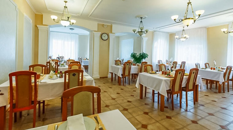 Интерьер обеденного зала для отдыхающих в корпусах 3 и 4 санатория Дон в Пятигорске