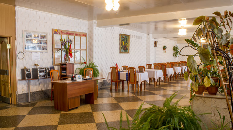 Пост диетсестры в обеденном зале для отдыхающих в корпусах 1 и 2 санатория Дон в Пятигорске