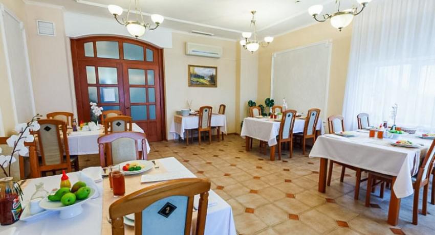 Обеденный зал для отдыхающих в корпусах 3 и 4 санатория Дон в Пятигорске